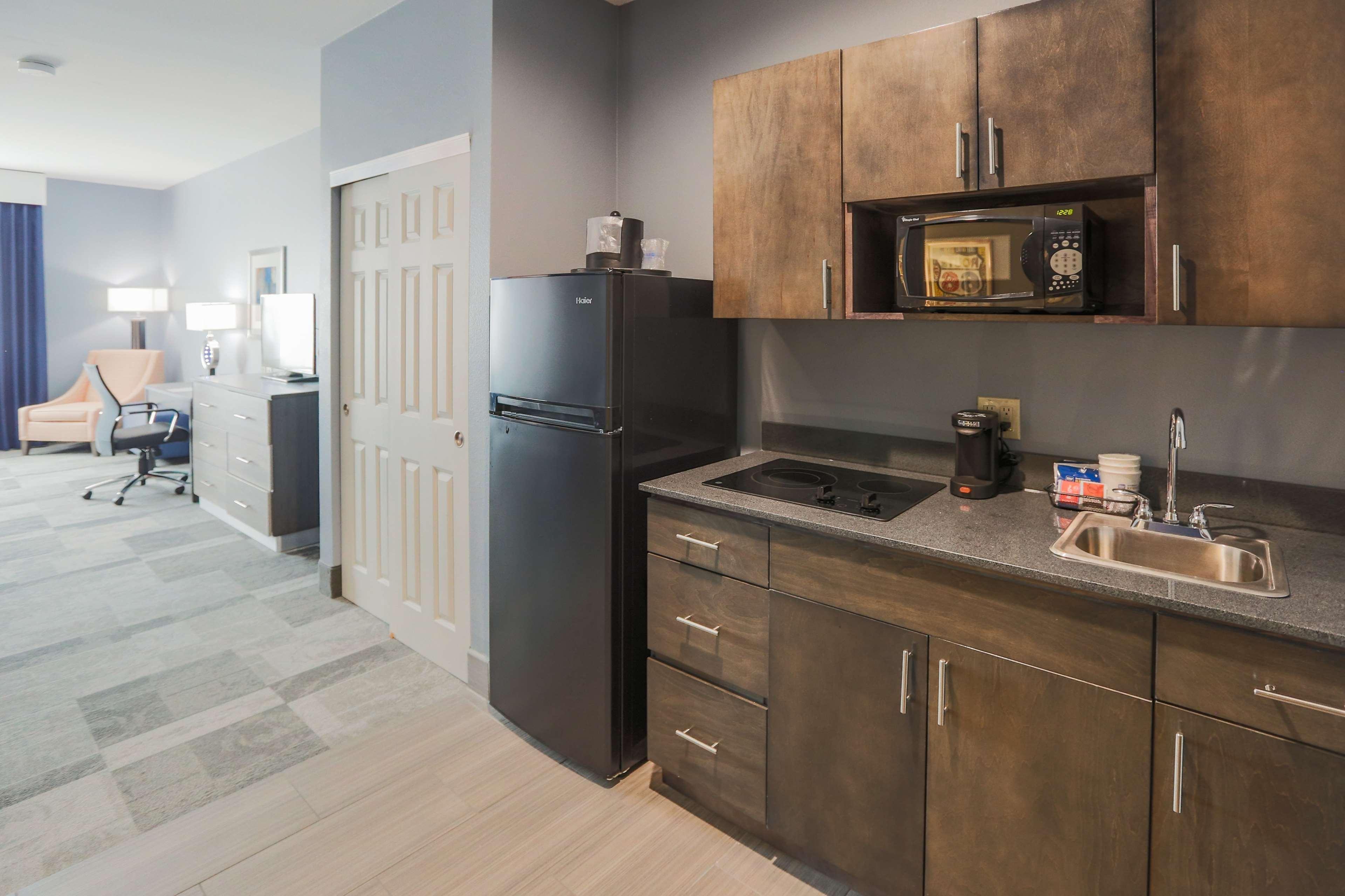 Best Western Plus Wewoka Inn & Suites Bagian luar foto