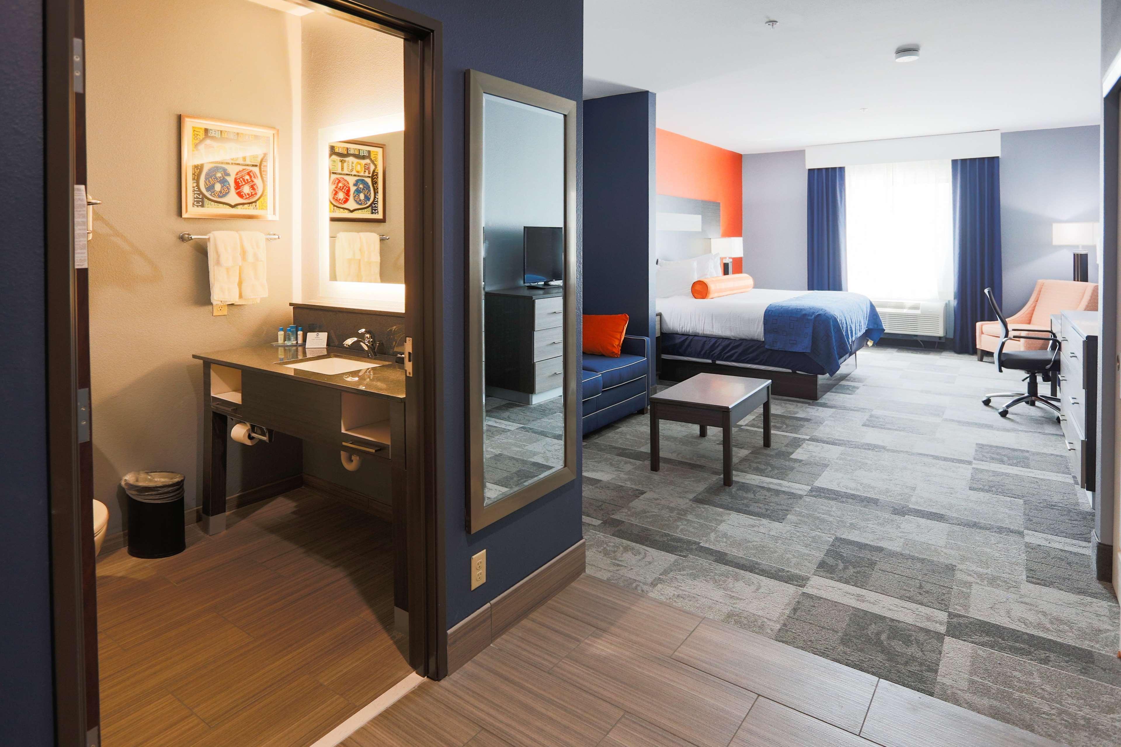 Best Western Plus Wewoka Inn & Suites Bagian luar foto