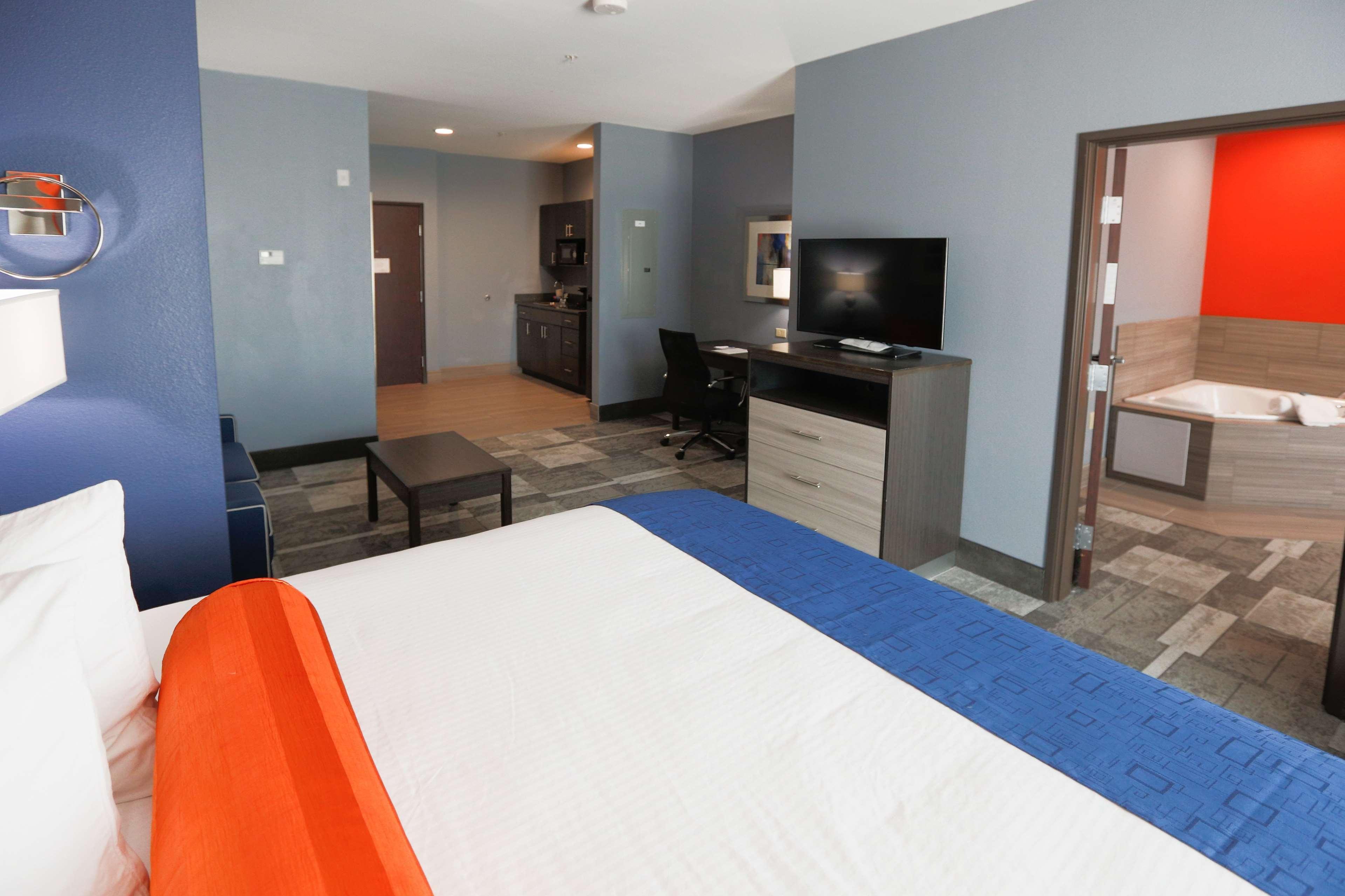 Best Western Plus Wewoka Inn & Suites Bagian luar foto